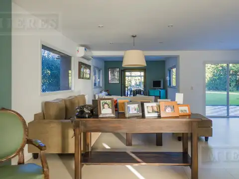 Casa 7 ambientes con 4 baños