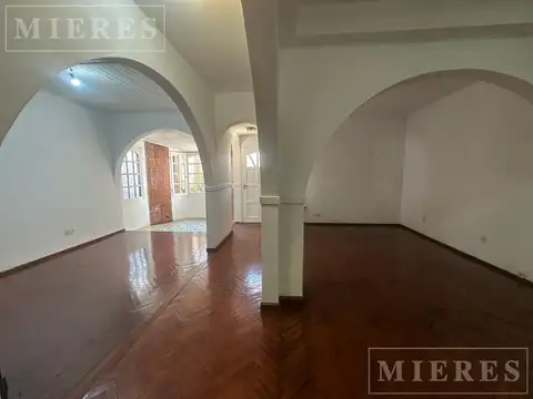 Depto Tipo Casa en Alquiler con 1 cocheras