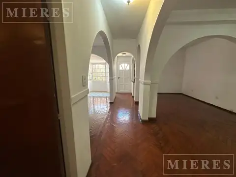 Depto Tipo Casa en Alquiler 40 años