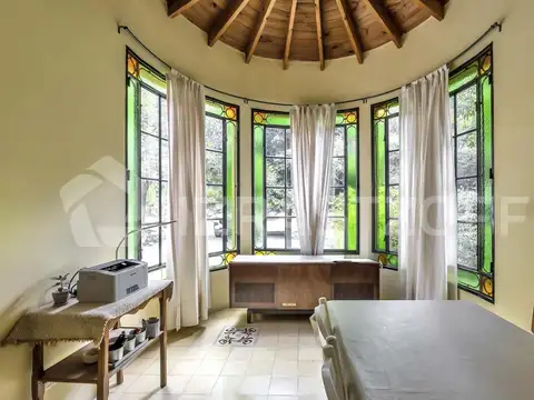 Casa 9 ambientes con 4 baños