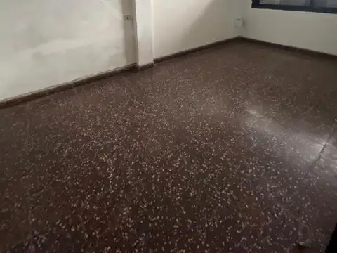 Deposito de 650 mts2 en 2 plantas -  Piñeyro Avellaneda