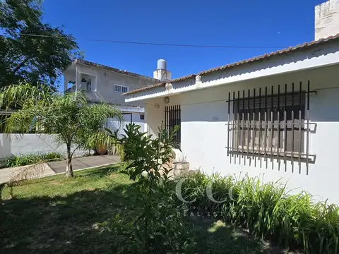 Casa 7 ambientes con 2 baños