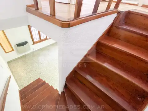 Casa en Alquiler con 1 cochera