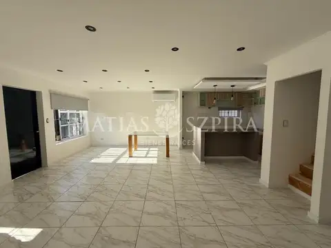 Depto Tipo Casa 4 ambientes con 2 baños