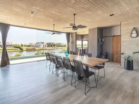 Venta-Casa 4 amb. Vista a la laguna en Naudir