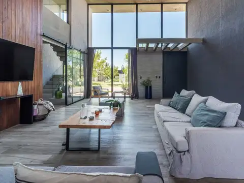 Venta-Casa 4 amb. Vista a la laguna en Naudir