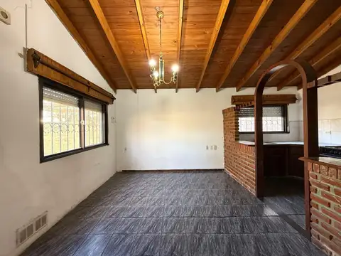 Casa 4 ambientes con 1 baño