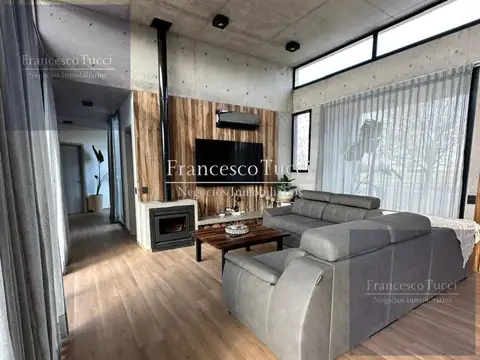 Casa en Venta con 6 cocheras