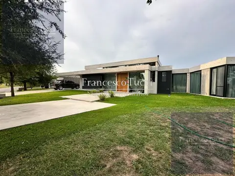 Casa en venta 5 ambientes en Haras San Pablo