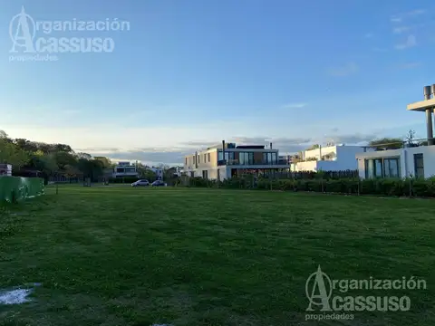 B° Cerrado Los Cardos - Juan Bautista de LaSalle  al 2100