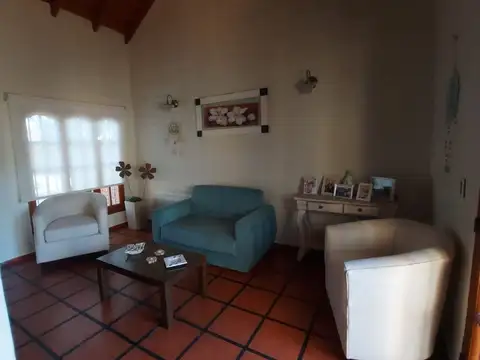 Casa en Venta con 3 cocheras