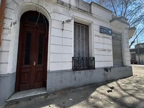 Casa a refaccionar con local comercial – Villa Santa Rita