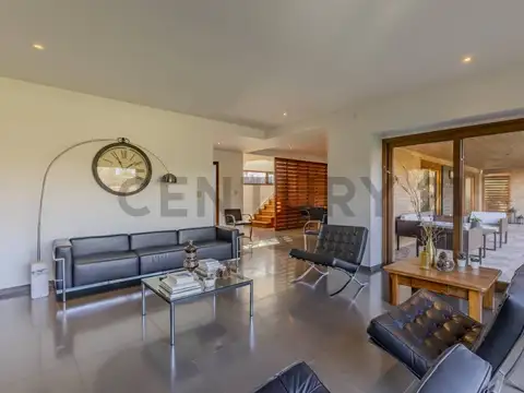 Casa 6 ambientes con 3 baños