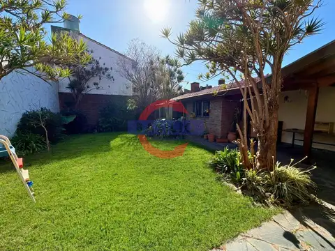 Casa 6 ambientes con 2 baños