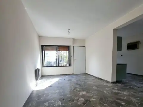 Casa en Alquiler con 5 cocheras