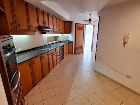 Departamento 8 ambientes con 4 baños