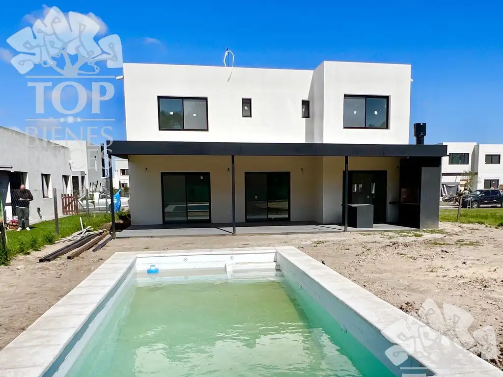 Casa en Venta - 4 dormitorios - USD 290.000