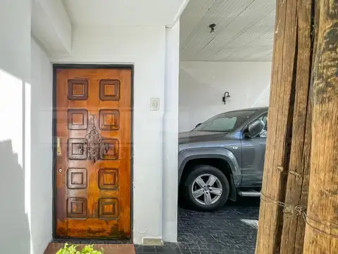 Casa 5 ambientes con 2 baños