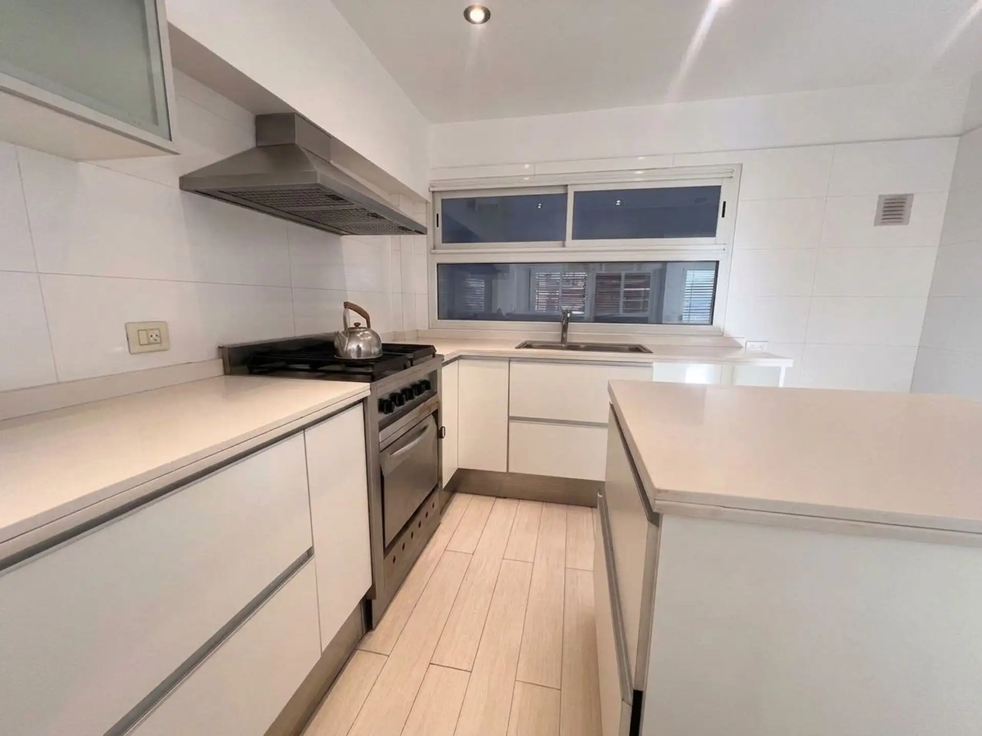 Venta departamento 4 amb balcon frente Plaza Mitre