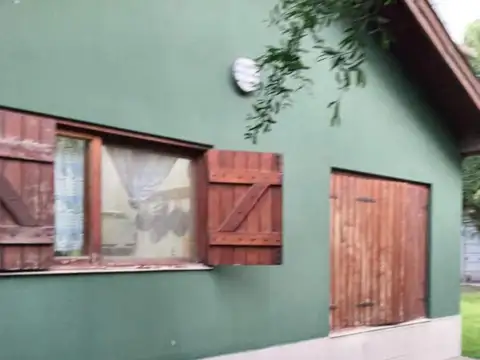 Casa en venta - 2 Dormitorios 1 Baño - Cochera - 2812Mts2 - Miramar