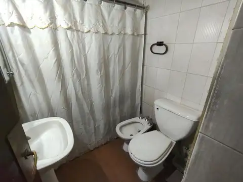 VENTA CASA 3 AMB C/COCHERA PATIO Y JARDIN