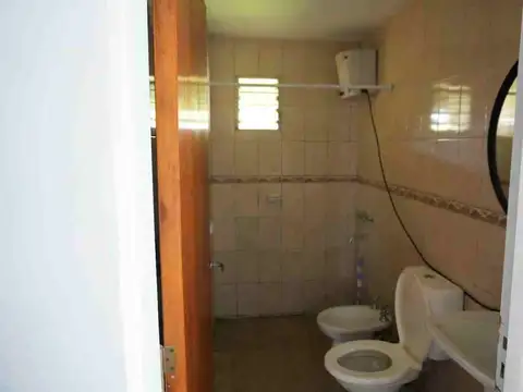 RE/MAX VENDE CASA EN  SANTO TOMÉ CON PATIO.