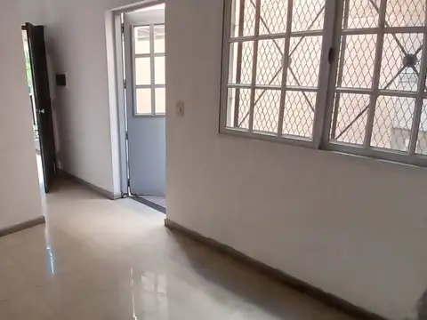 Departamento en Alquiler en Remedios de Escalada, $ 490.000