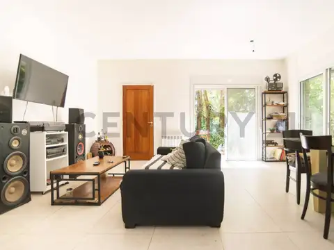 Casa en venta en Gonnet tipo duplex de 2 dormitorios