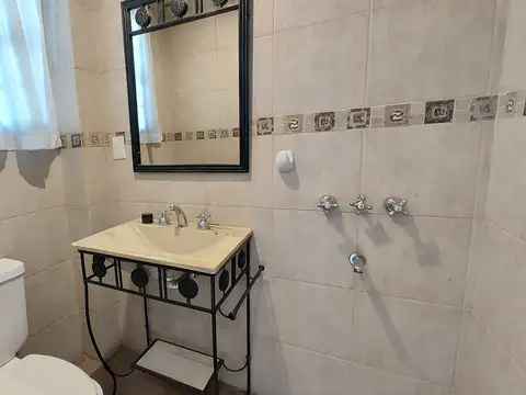 Casa 5 ambientes con 1 baño