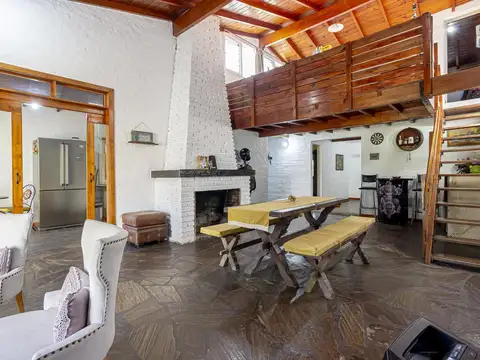 Casa en Venta con 2 cocheras