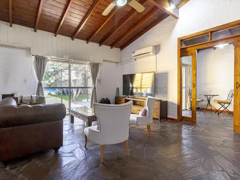 Ingeniero Maschwitz: casa 4 ambientes con jardín, pileta y muy buen terreno. Apto Crèdito