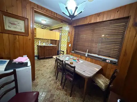 3 AMPLIOS AMBINENTES CON PATIO AL FRENTE S/ AV. MITRE