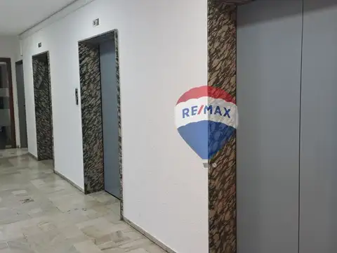 Amplia oficina en piso 10, ideal empresa, cowork