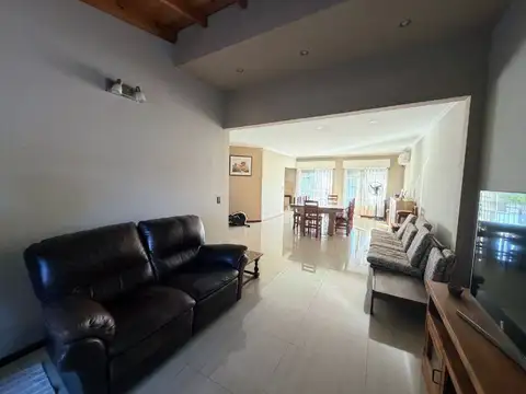 Galpón y vivienda en Venta.