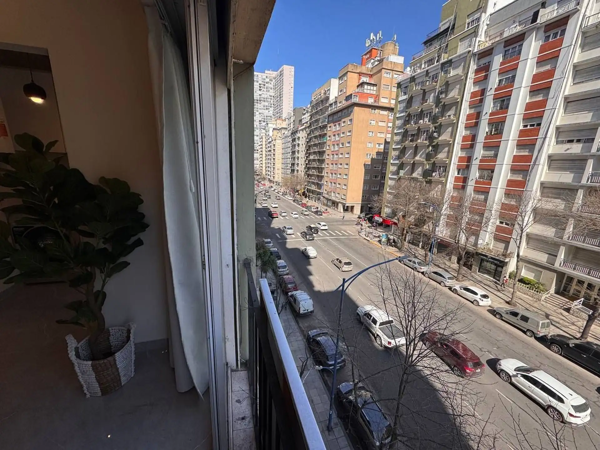 Departamento 1 ambiente sobre Avenida Colon