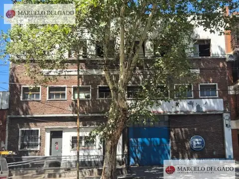 Local en Barracas de 1.000 m2 con entrada semi  - ALQUILER