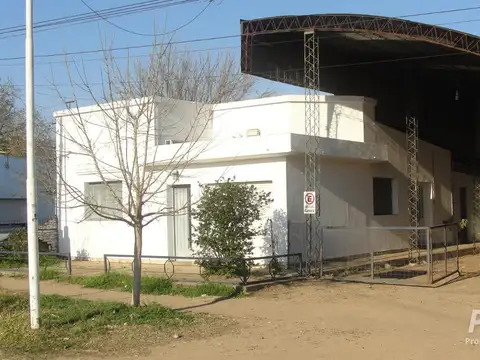 Mitre (e/ Belgrano y Estrada)