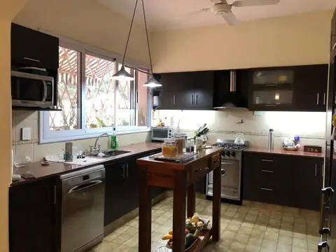 Casa en Venta con 4 cocheras