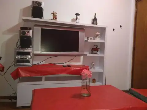 El Salvador e/ Gascón y Julián Álvarez