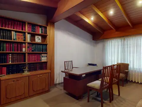 Casa en Alquiler con 2 cocheras