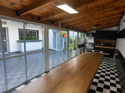 Casa 4 ambientes con 3 baños