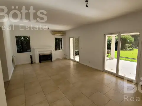 Casa 5 ambientes con 3 baños