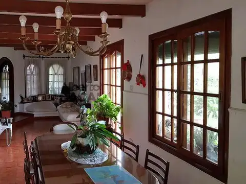 Casa 6 ambientes con 4 baños