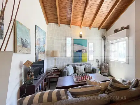 Depto Tipo Casa en Venta de 5 ambientes