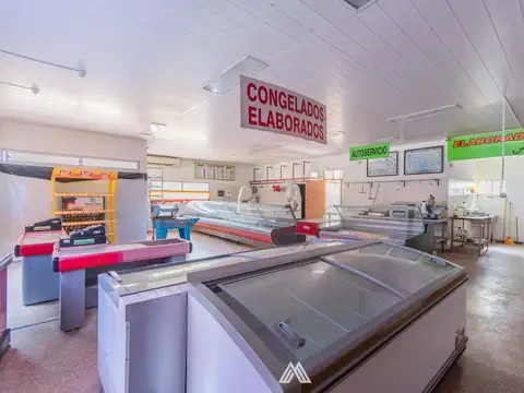 Venta de Local Comercial en esquina La Foresta