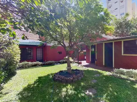 CASA 4 AMBIENTES EN 2 PLANTAS CON JARDÍN 