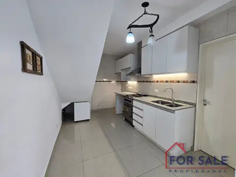 Depto Tipo Casa en Alquiler en Monte Castro, $ 1.150.000