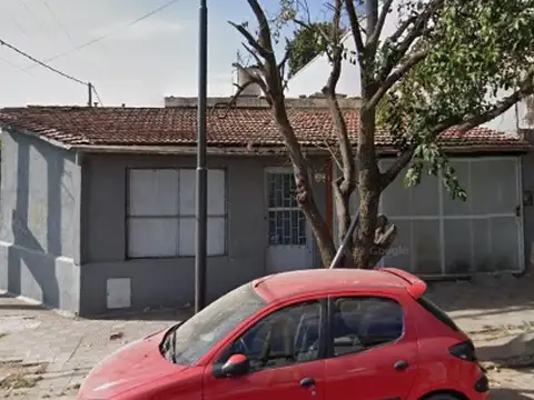 VENTA - CASA ESQUINA CON LOCAL - BARRIO SAN VICENTE