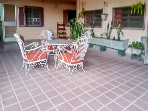 Casa 5 ambientes con 1 baño