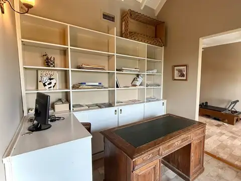 Casa 5 ambientes con 4 baños